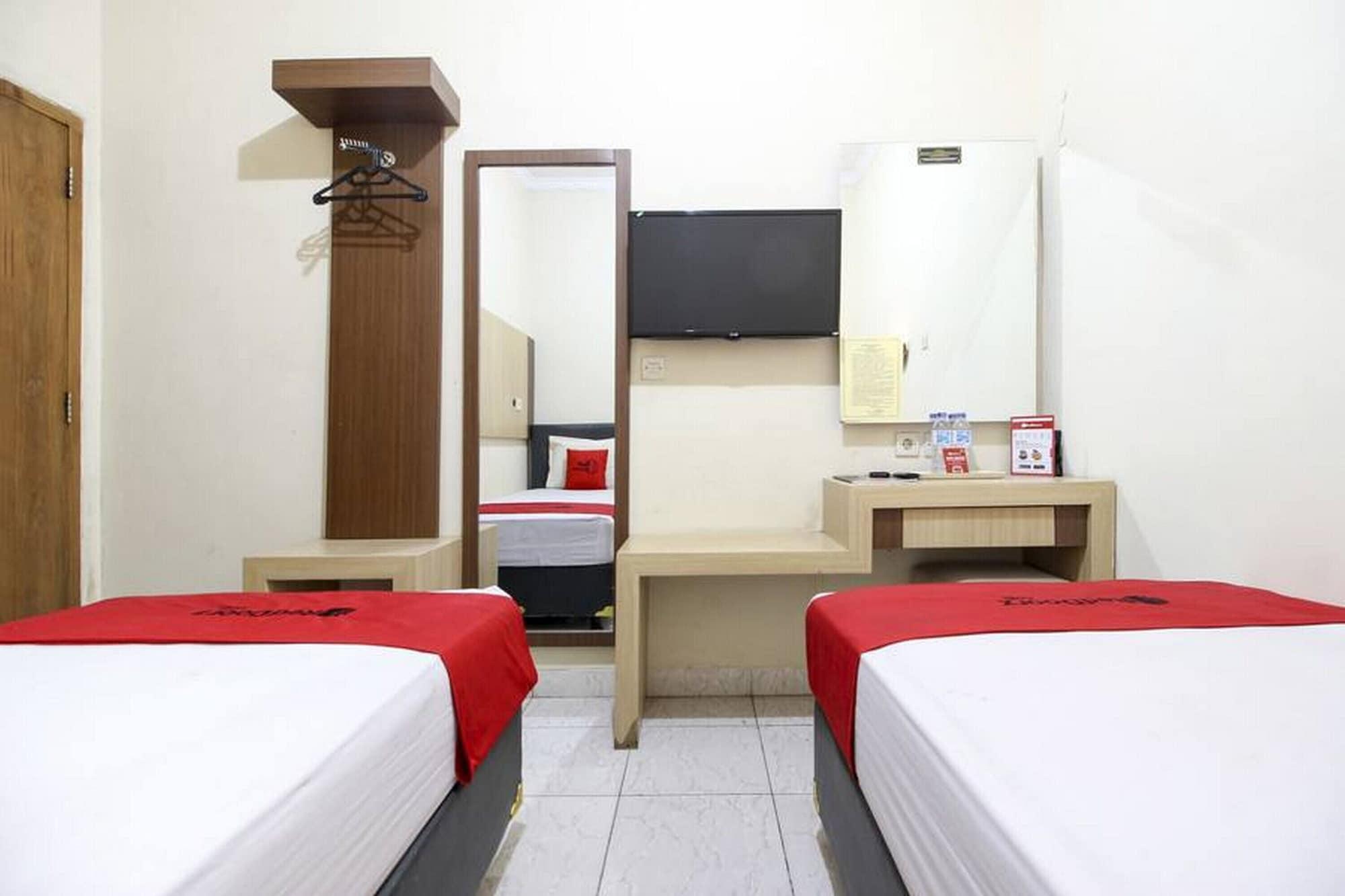 Reddoorz Plus Near Stadion Mandala Krida Джок'якарта Екстер'єр фото