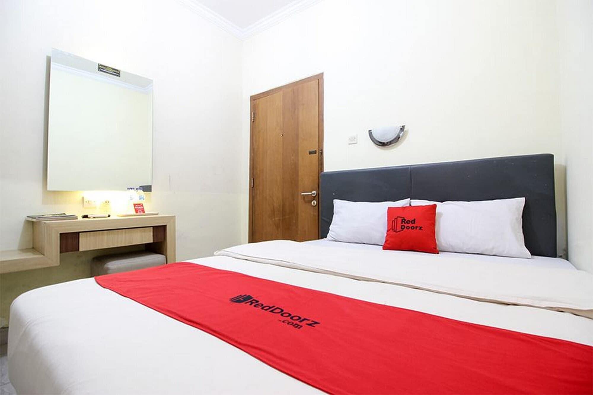 Reddoorz Plus Near Stadion Mandala Krida Джок'якарта Екстер'єр фото