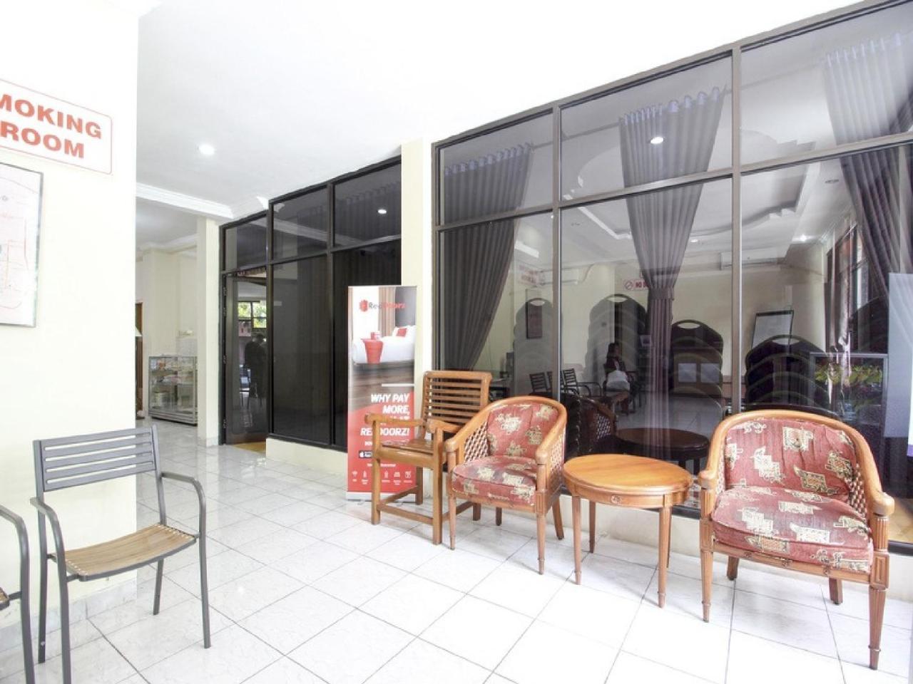 Reddoorz Plus Near Stadion Mandala Krida Джок'якарта Екстер'єр фото