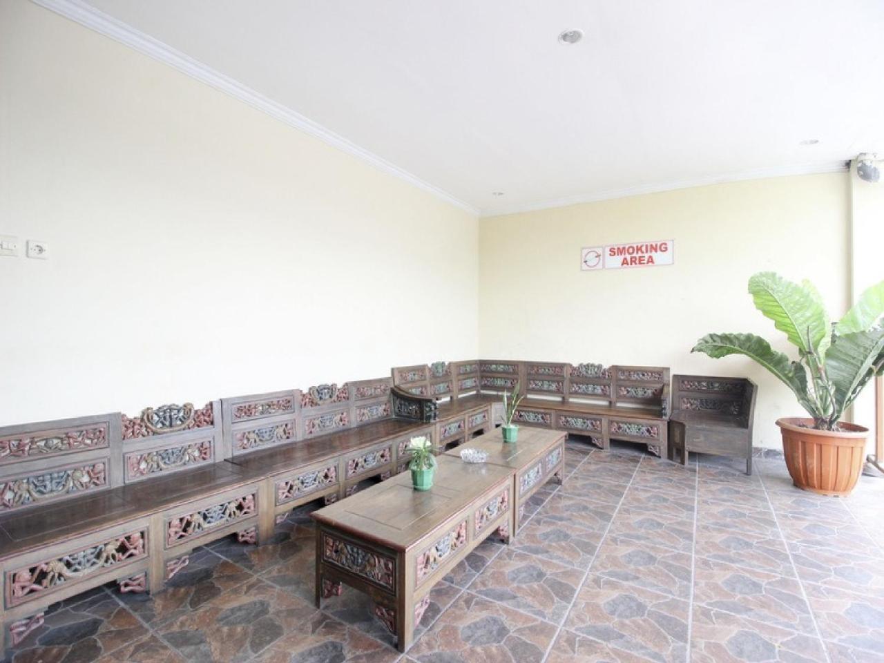 Reddoorz Plus Near Stadion Mandala Krida Джок'якарта Екстер'єр фото