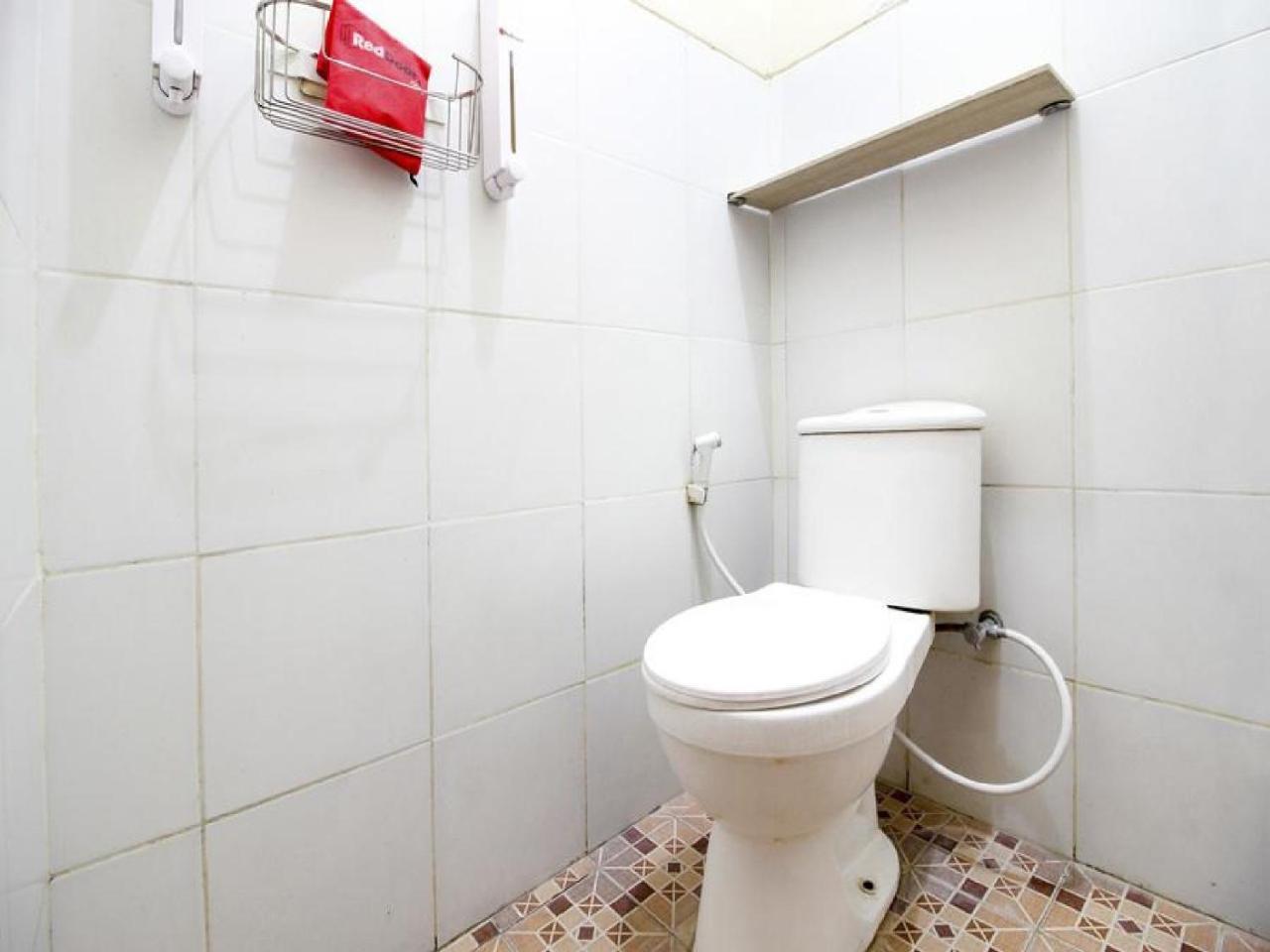 Reddoorz Plus Near Stadion Mandala Krida Джок'якарта Екстер'єр фото