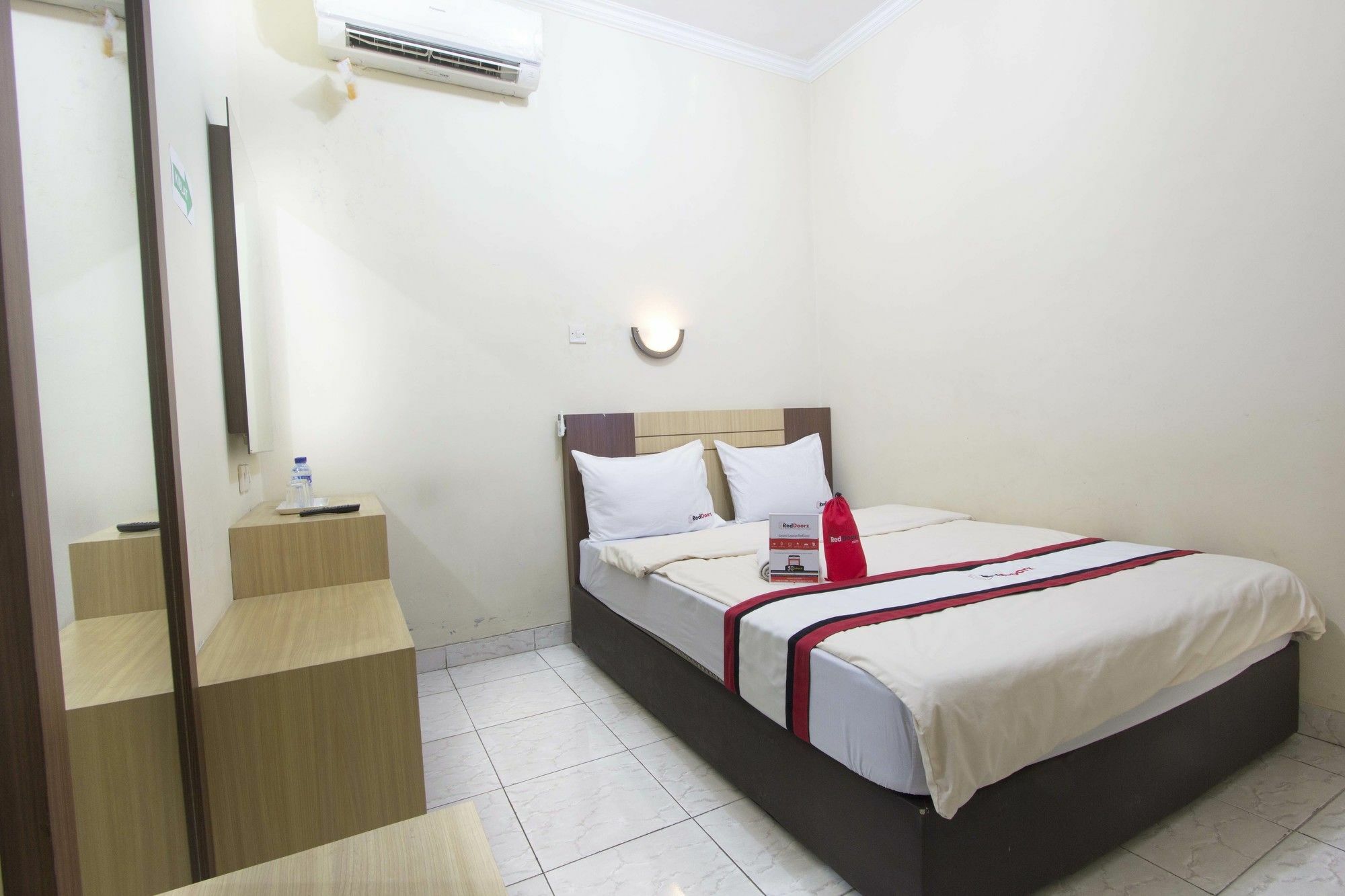 Reddoorz Plus Near Stadion Mandala Krida Джок'якарта Екстер'єр фото