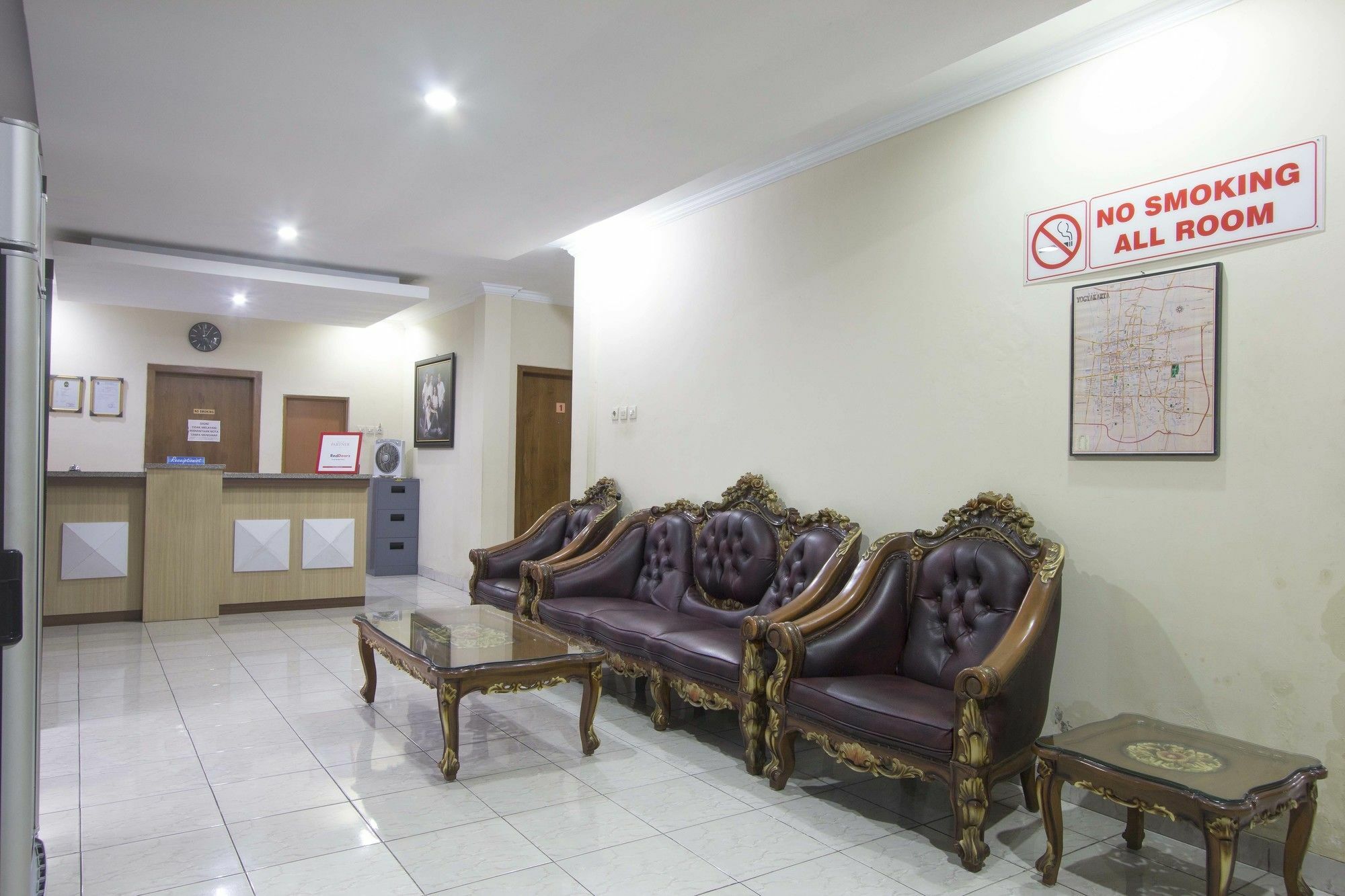 Reddoorz Plus Near Stadion Mandala Krida Джок'якарта Екстер'єр фото